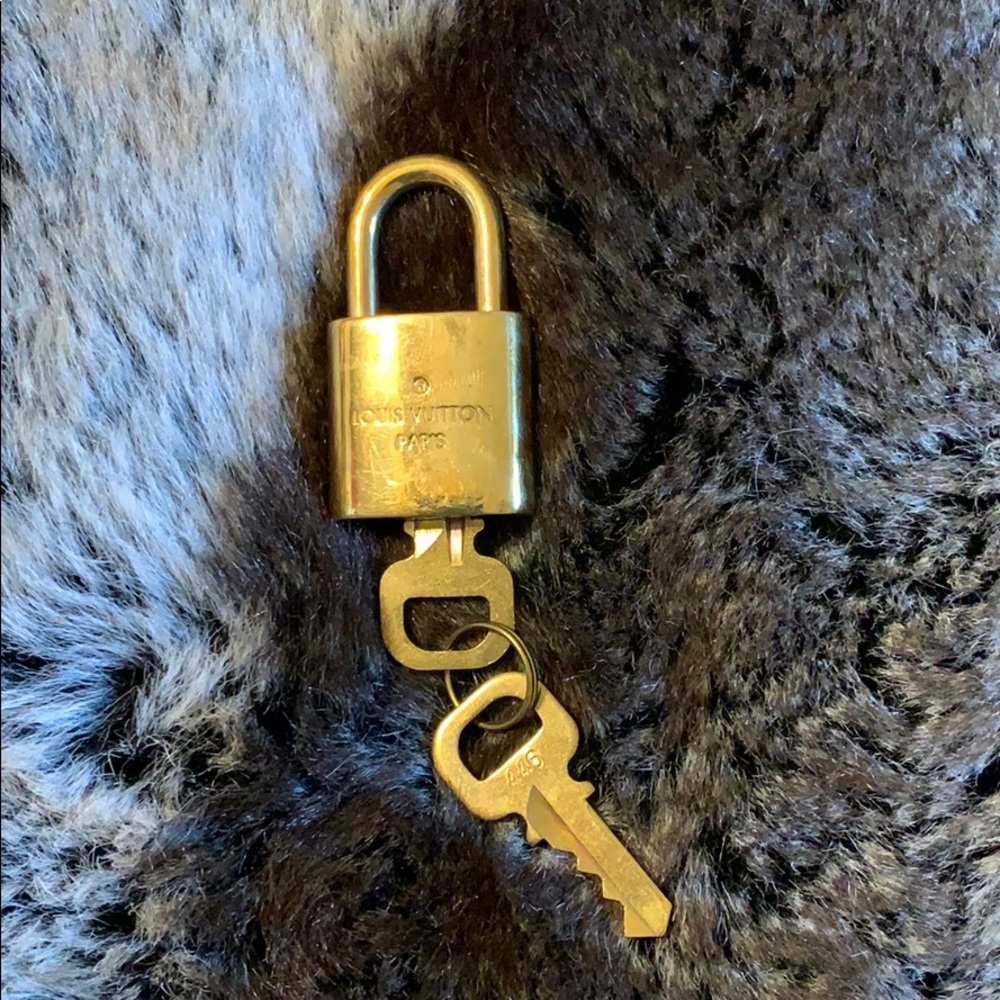Authentic Louis Vuitton lock with key 🔑